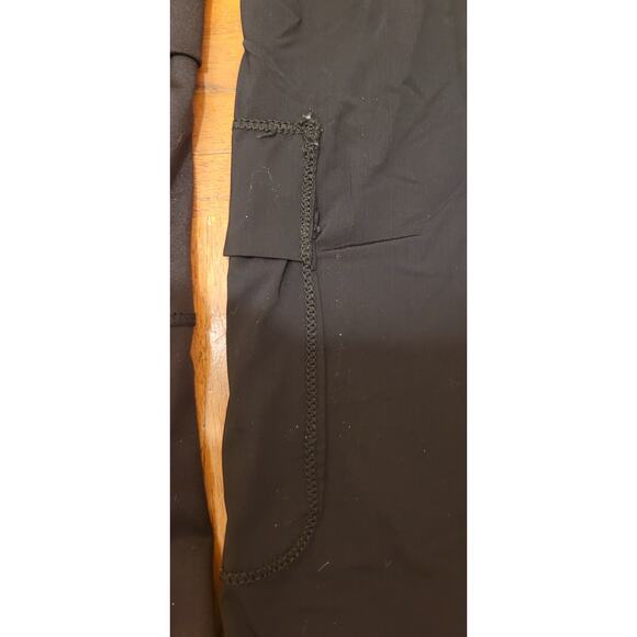 Lot of 2 Revel black tank tops Size LARGE w pockets for small items keys cards - Picture 6 of 9